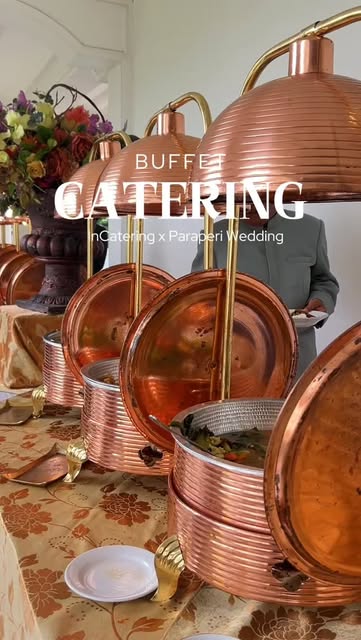 Suasana pesta pernikahan megah dengan hidangan buffet istimewa InCatering.